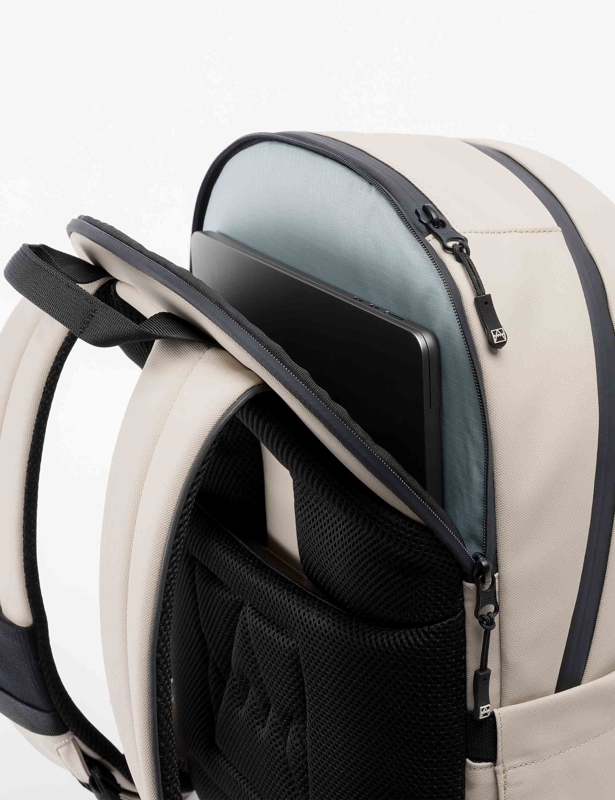 Stubble & Co Everyday Backpack 15L - Sand