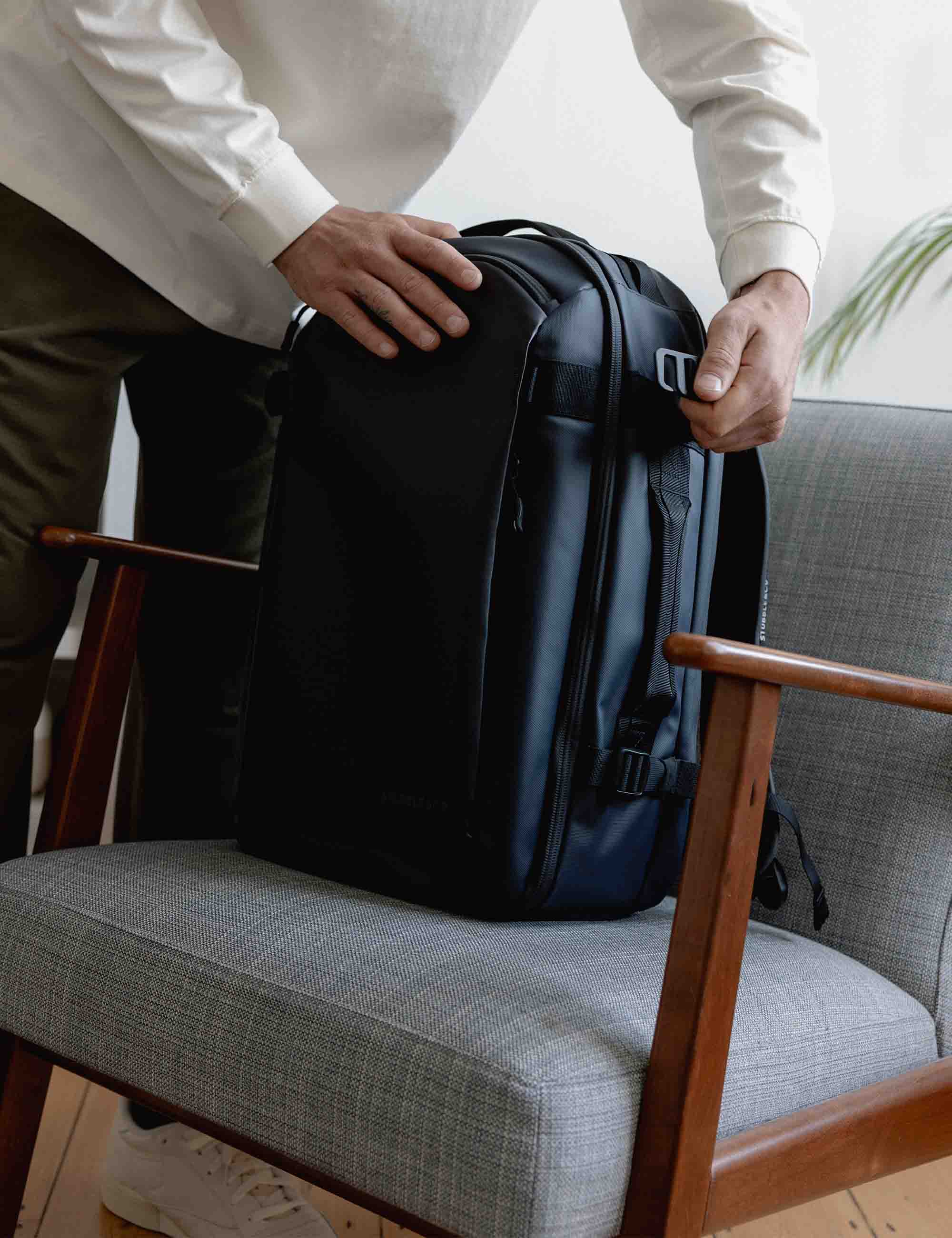 Stubble & Co Hybrid Backpack 30L - Midnight Blue