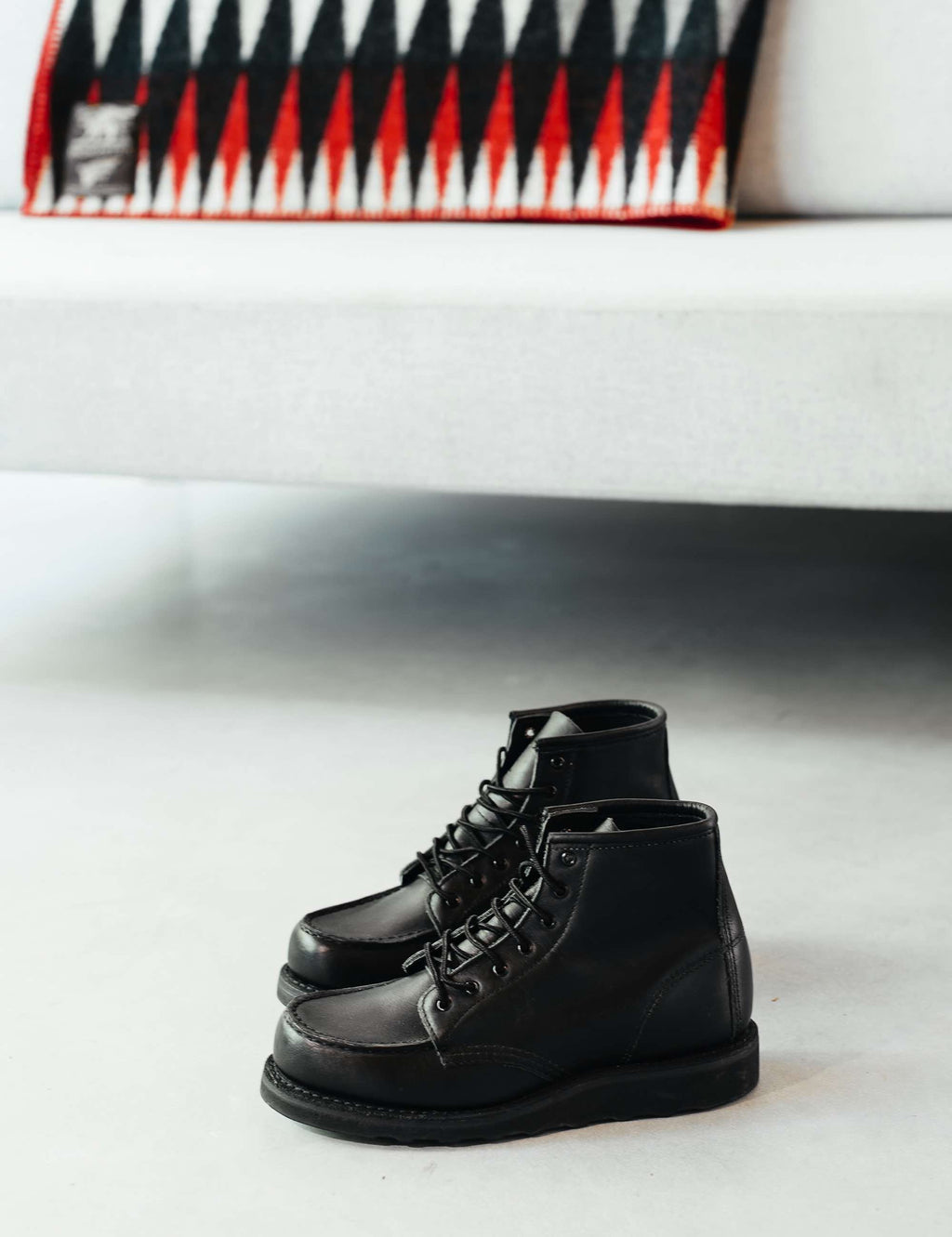 Women's 3380 Heritage 6" Moc Toe Boot - All Black Boundary Leather