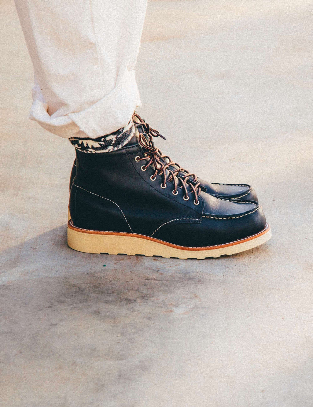 Women's 3373 Heritage 6" Moc Toe Boot - Black Boundary Leather
