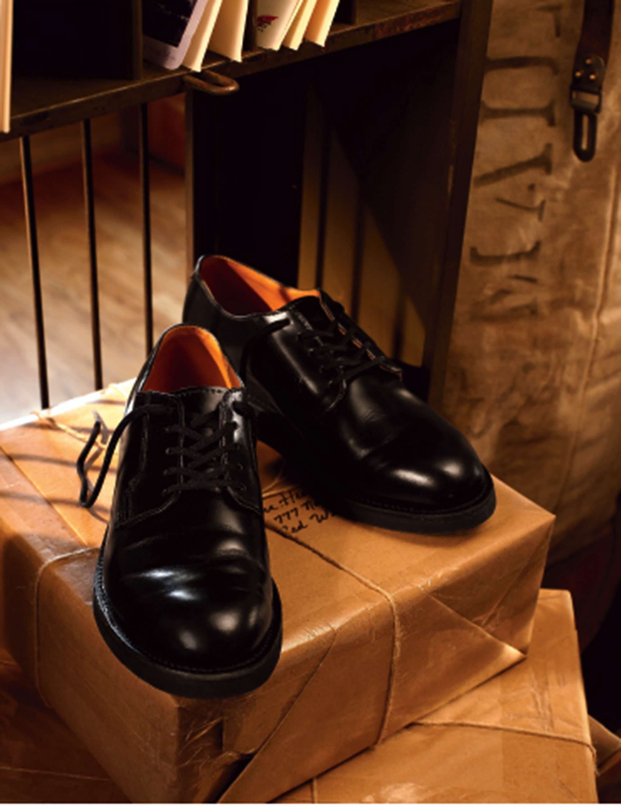 Red Wing 101 Heritage Work Postman Oxford Shoes - Black Chaparral