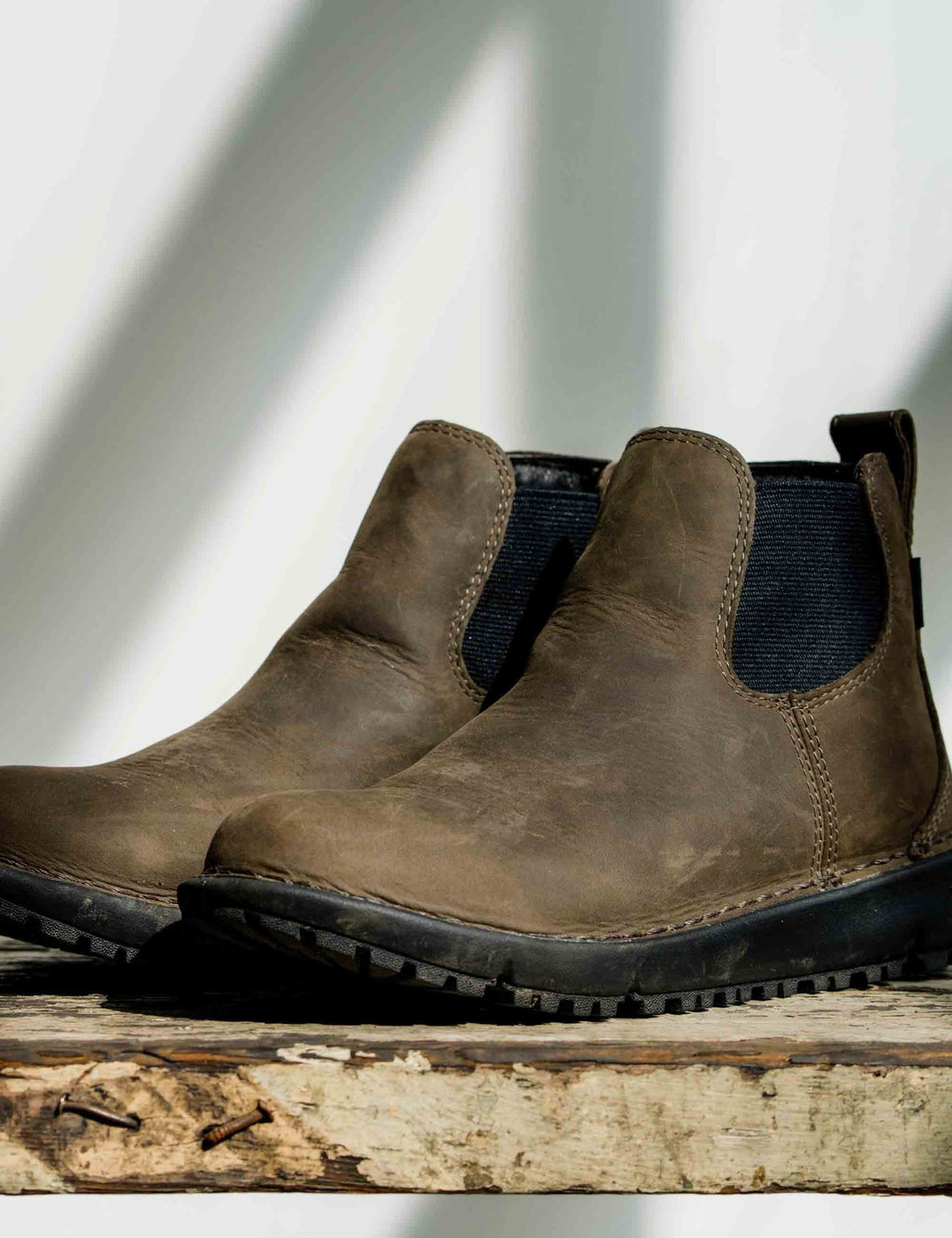 Men's Chelsea boots in dark brown leather with elastic gussets and chunky outsole