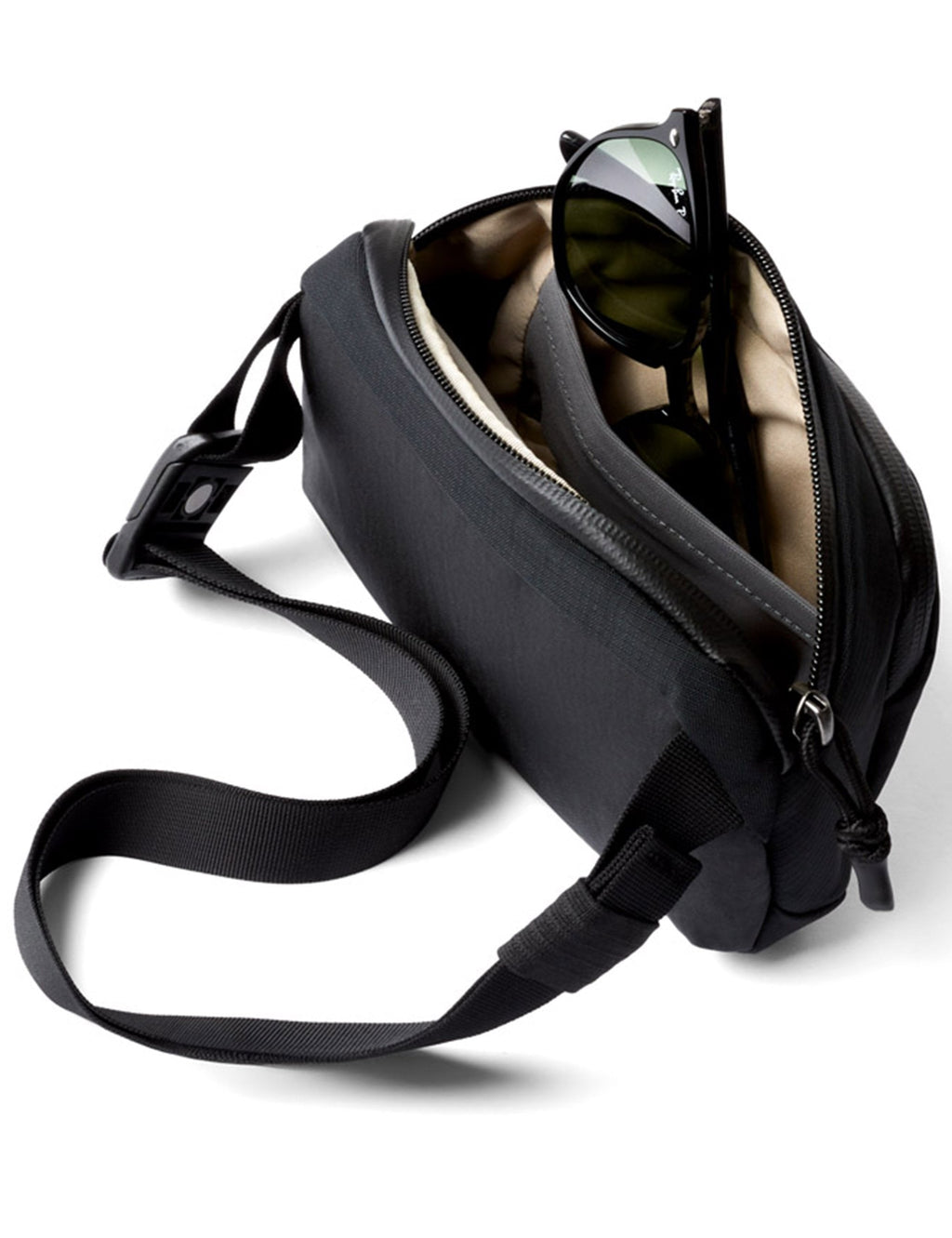 Venture 1.5L Hip Pack - Black