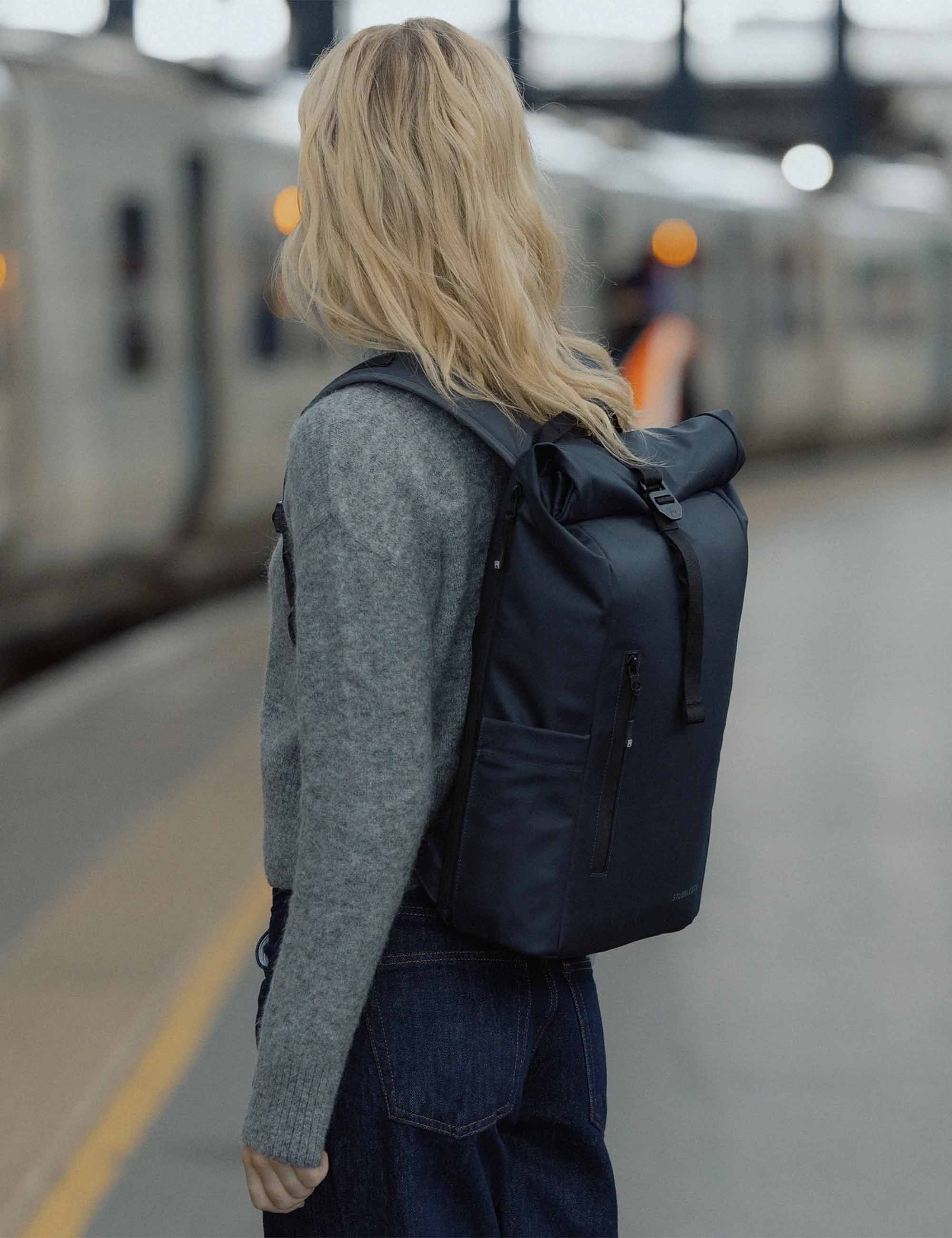 The Roll Top Backpack 15L - Midnight Blue
