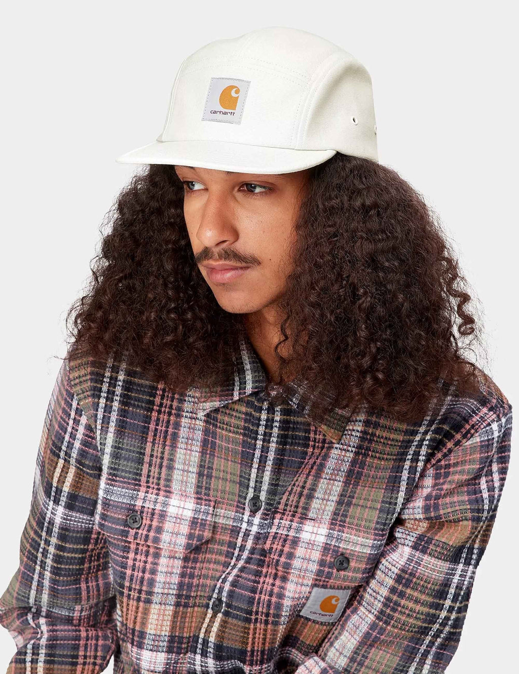 Backley 5-panel cap in wax white with logo patch and curved brim