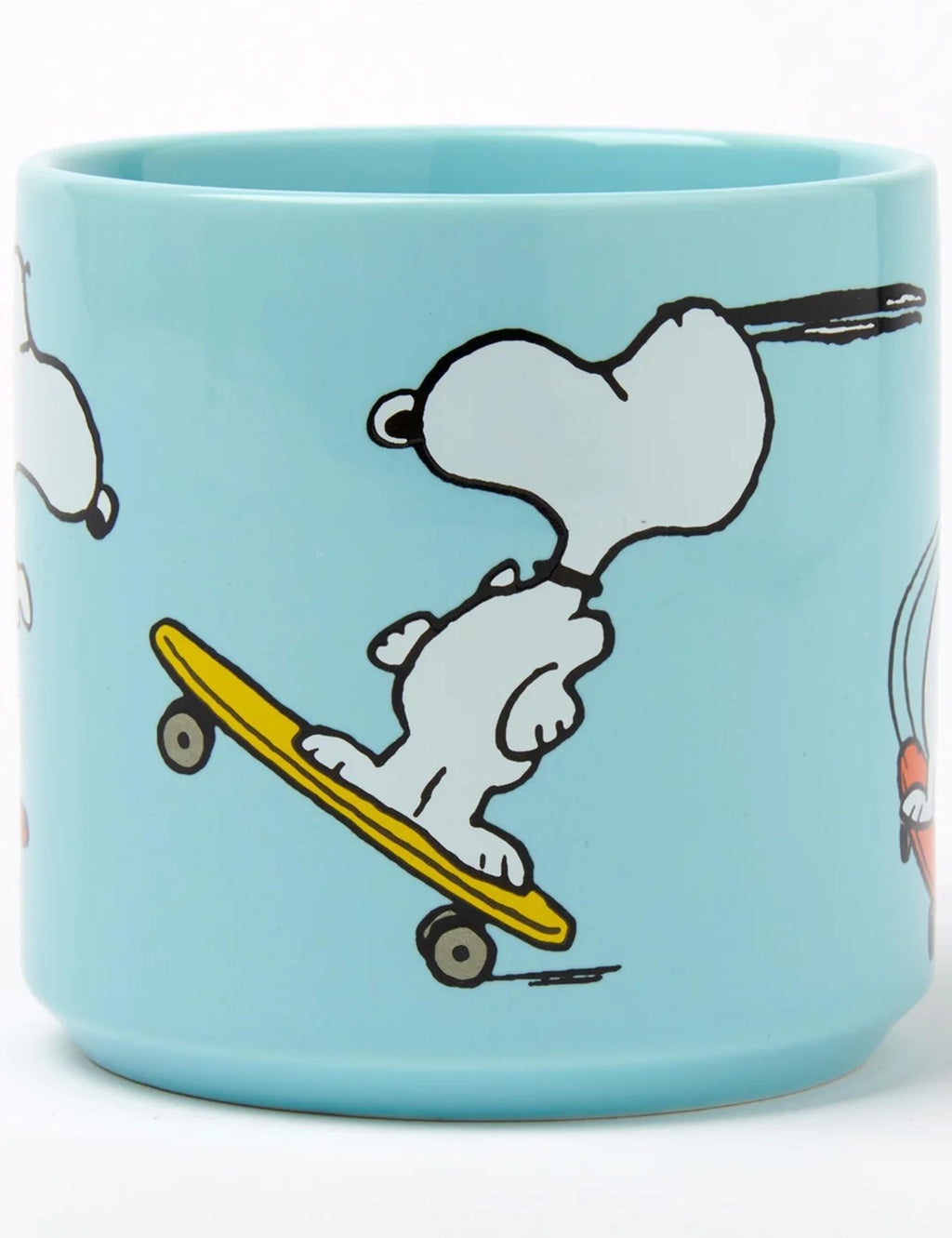 Turquoise Snoopy skateboard mug with Snoopy riding yellow skateboard