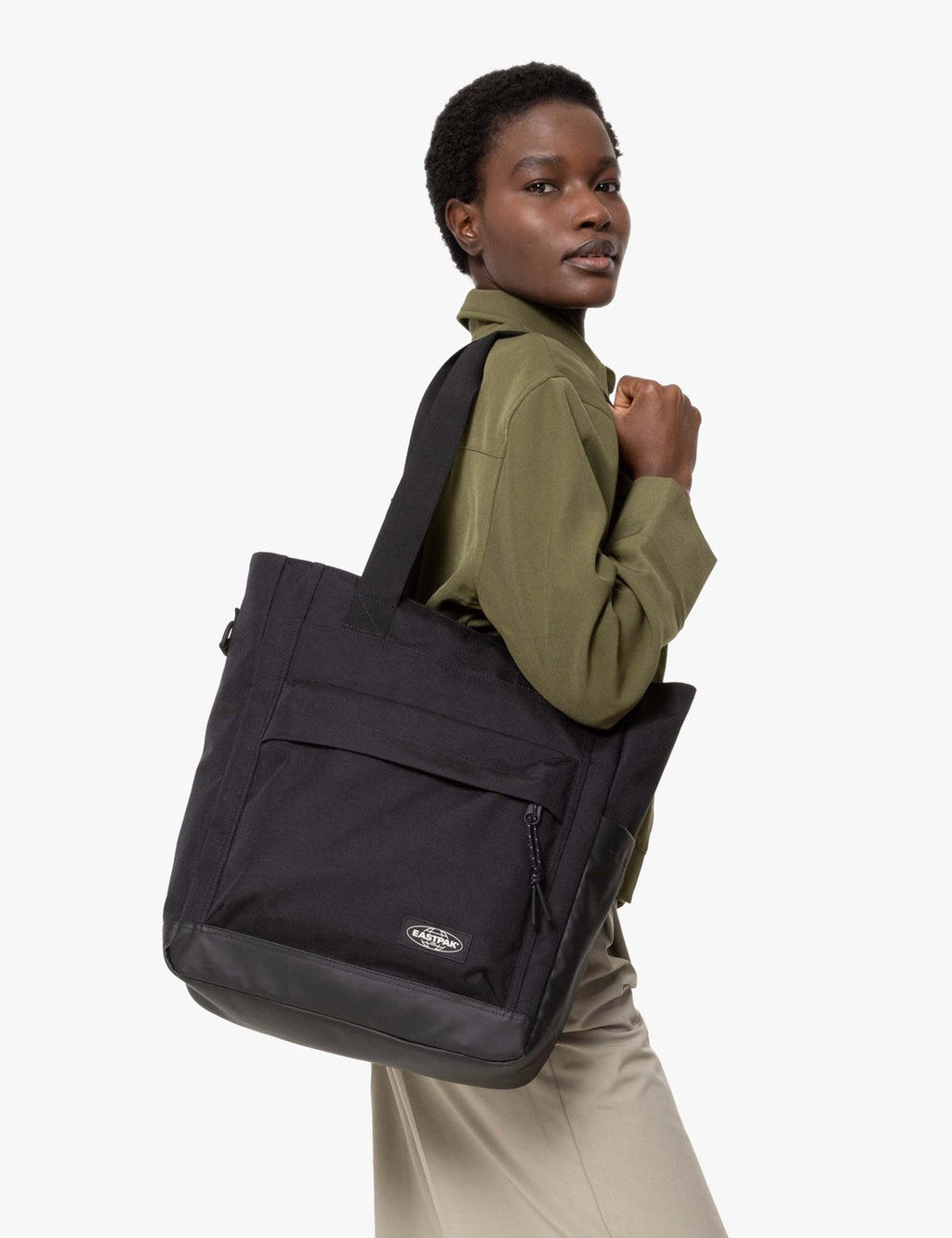 Icon Travel Tote 24L - On Black