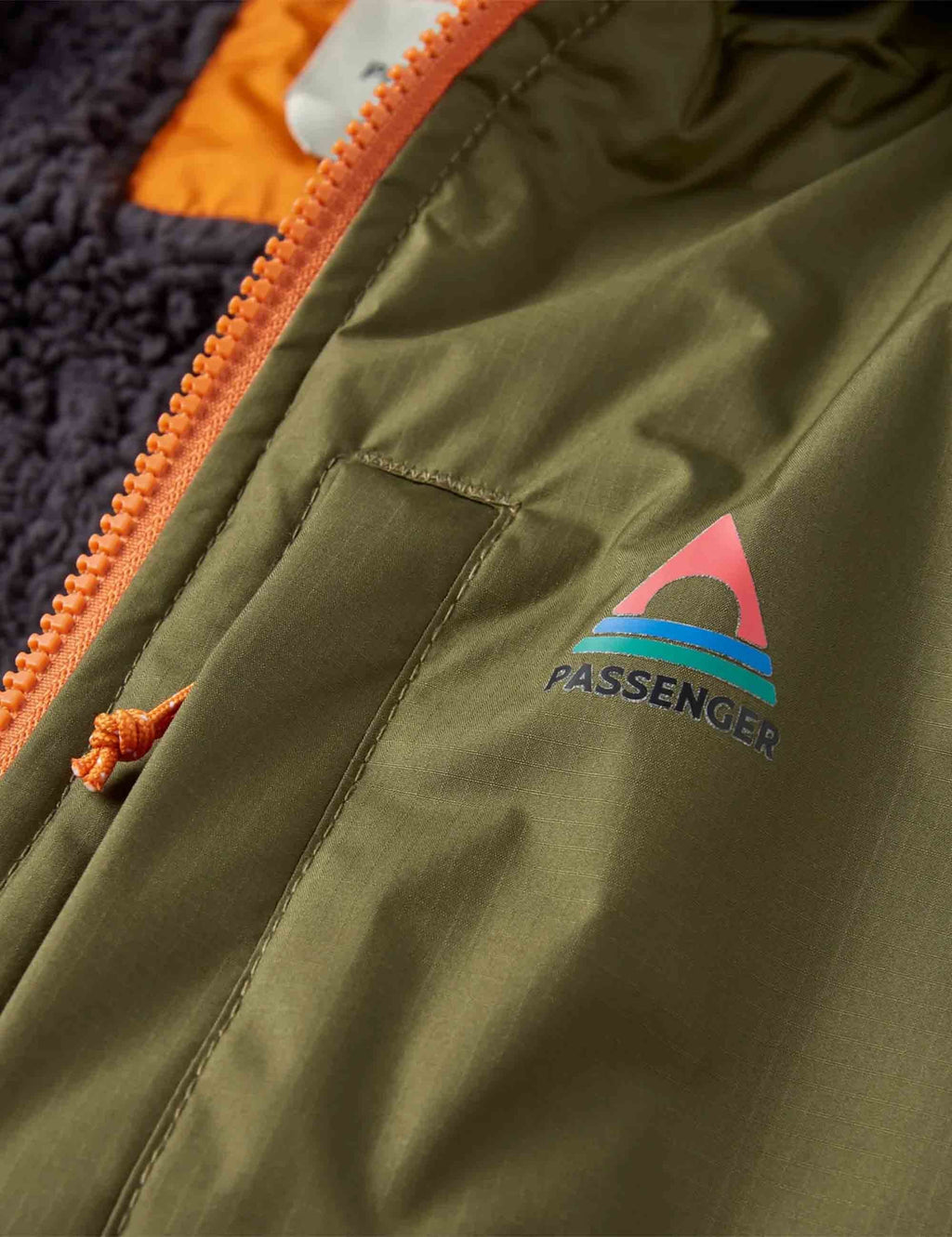 Waves Sherpa Lined Changing Robe - Black/Khaki