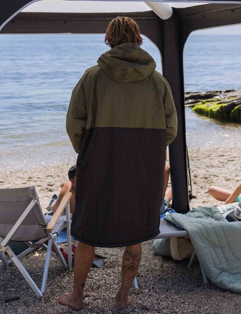 Waves Sherpa Lined Changing Robe - Black/Khaki
