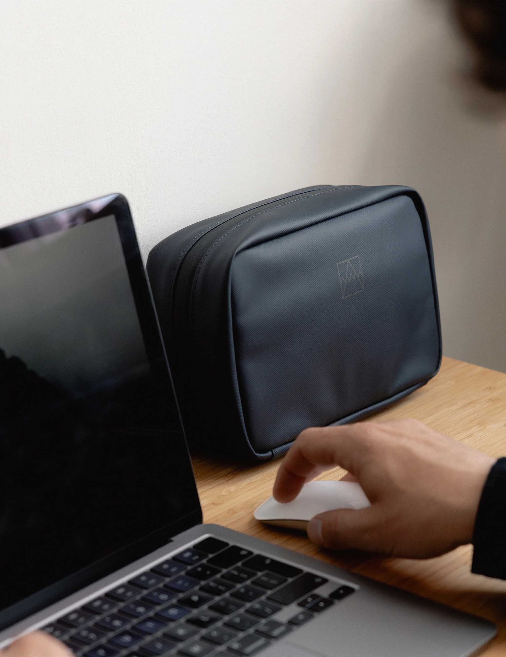 Stubble & Co Tech Bag - Midnight Blue
