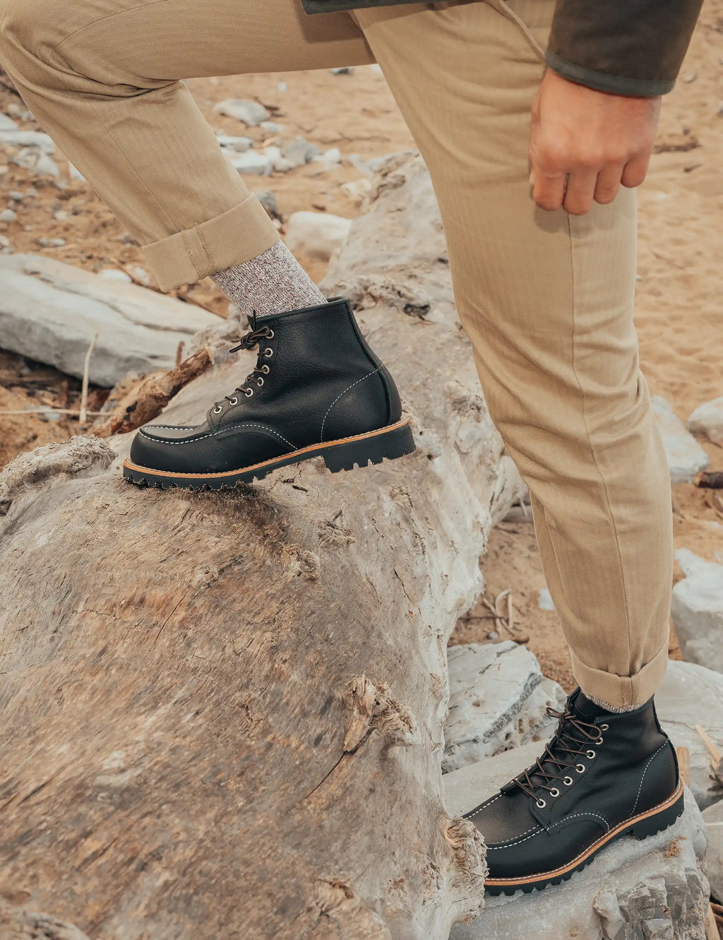 2949D Heritage Roughneck 6" Moc Toe Boot - Black Oil Slick Leather