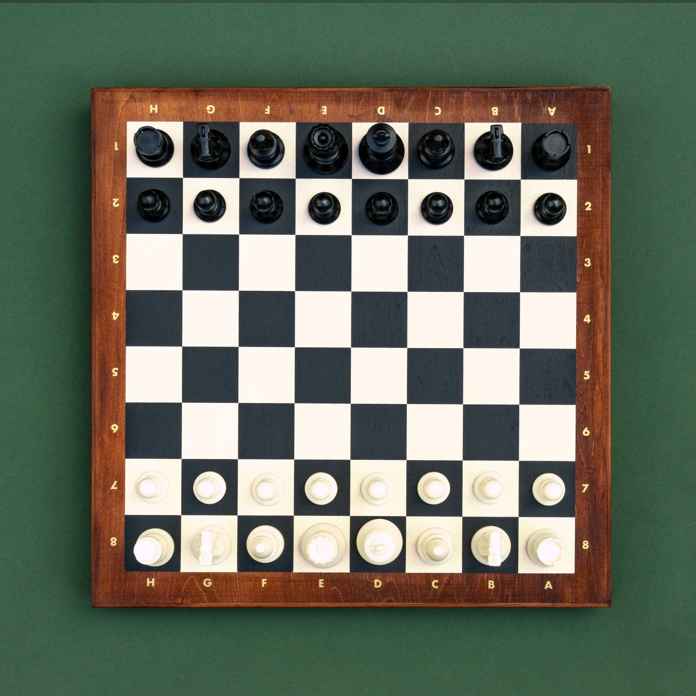 Suck UK Iron & Glory Deluxe Chess Set