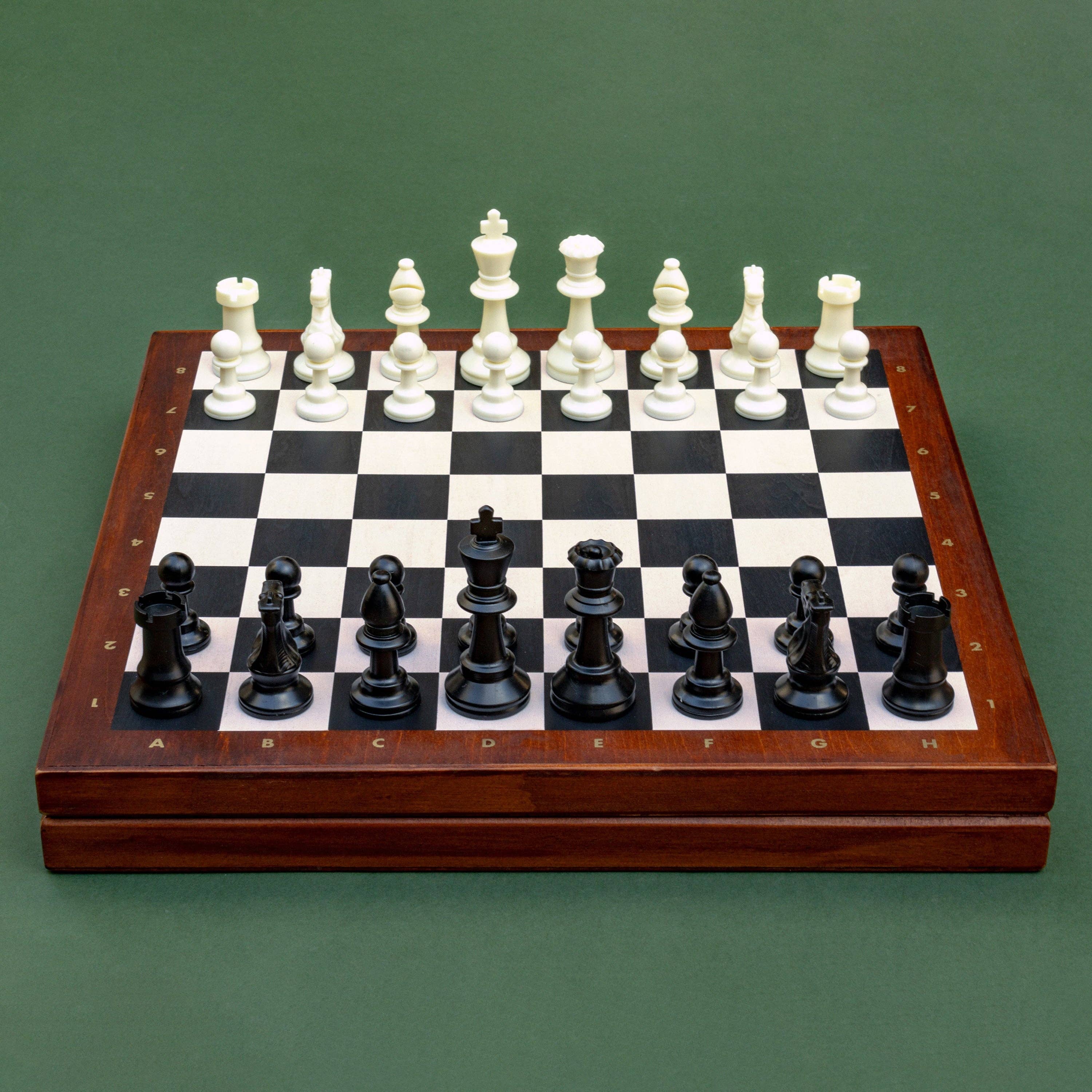 Suck UK Iron & Glory Deluxe Chess Set