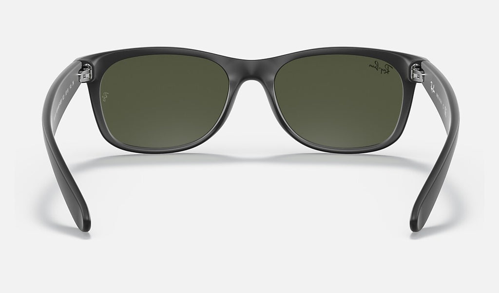 Ray-Ban wayfarer sunglasses front, matte black frame with green G-15 lenses.
