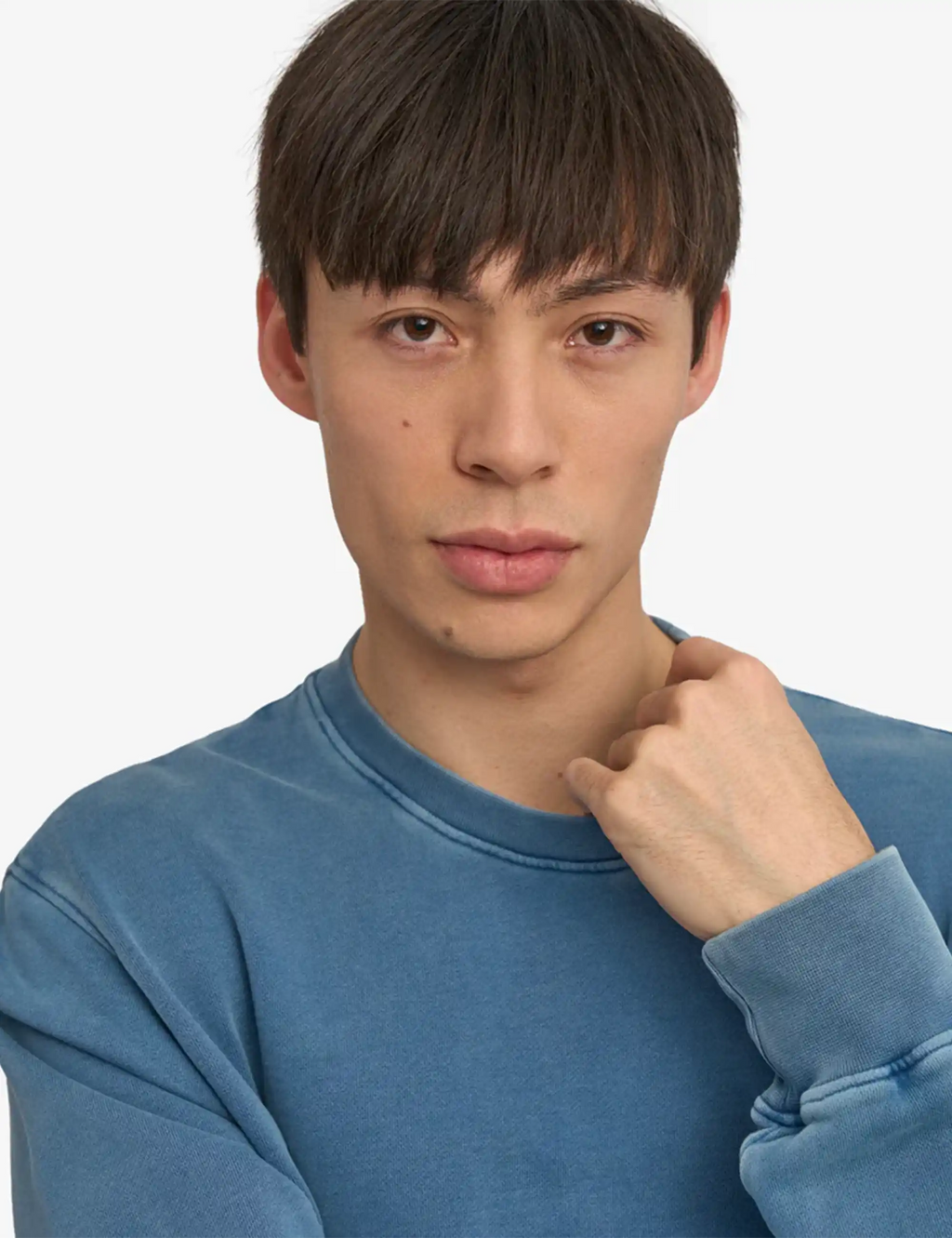 Faded indigo crewneck sweatshirt with ribbed collar and cuffs detail