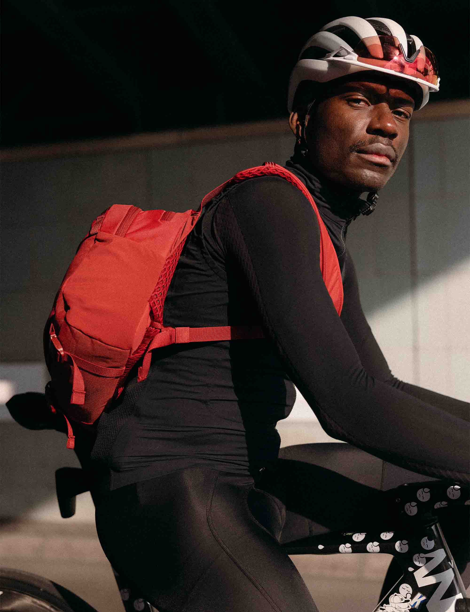 Stubble & Co Motion Sling Bag 15L - Magma