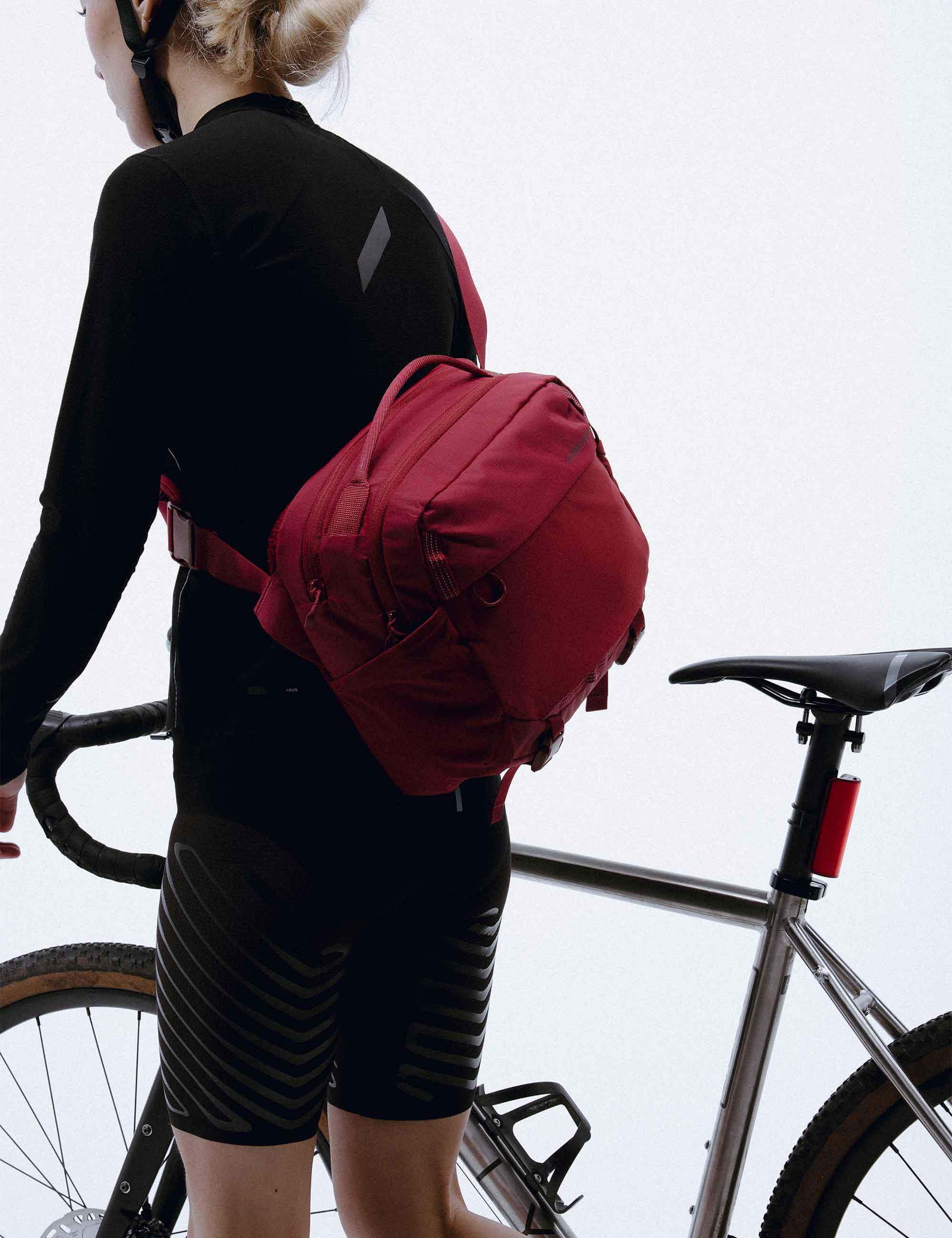 Stubble & Co Motion Sling Bag 15L - Magma