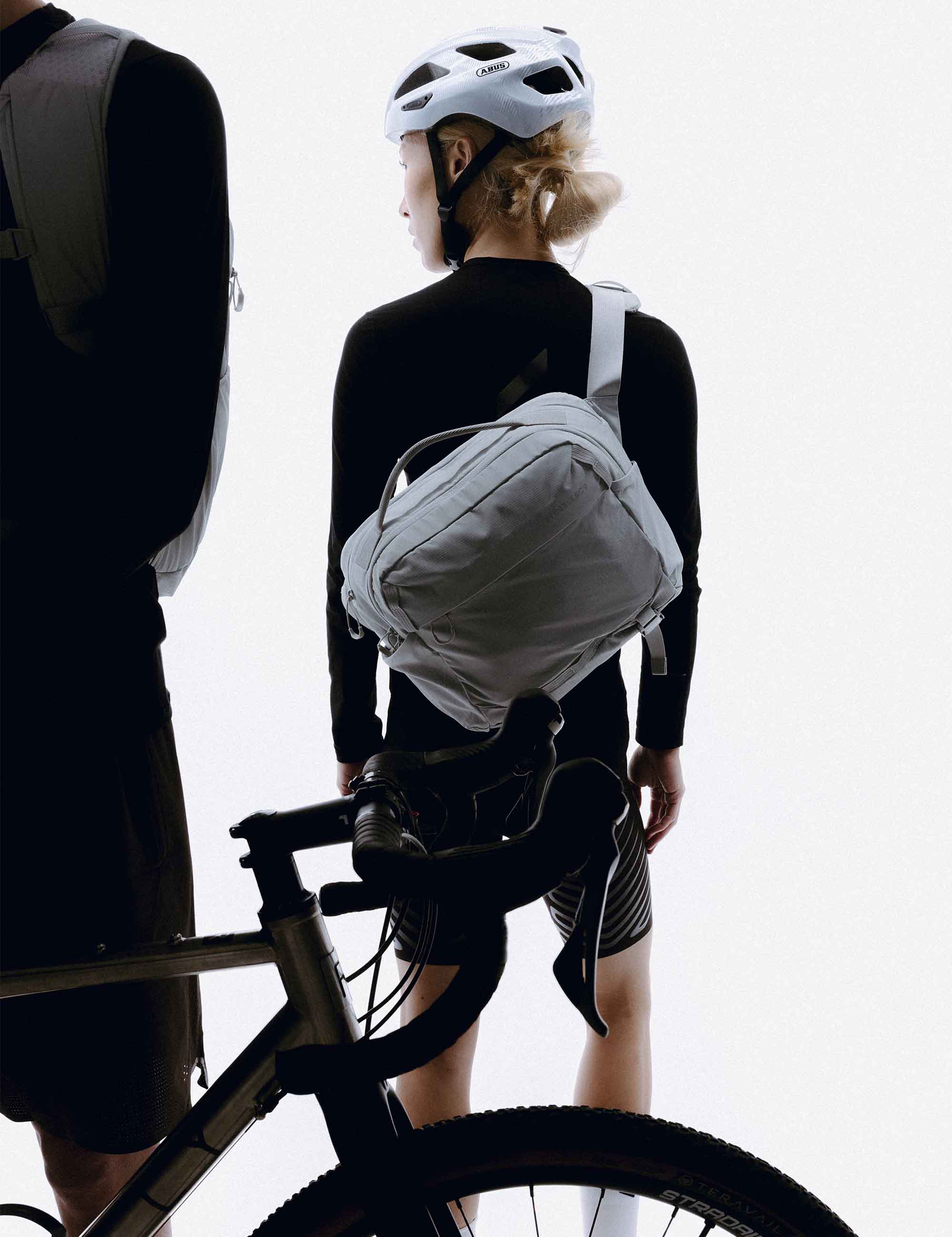 Stubble & Co Motion Sling Bag 15L - Ash