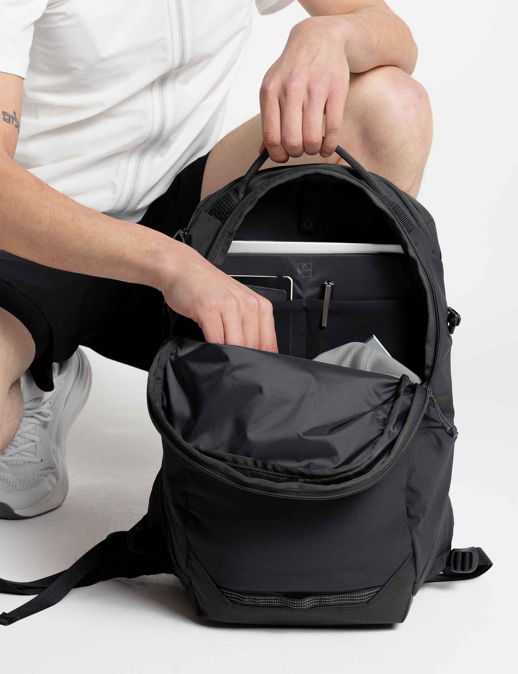 Motion Backpack 20L - Charcoal