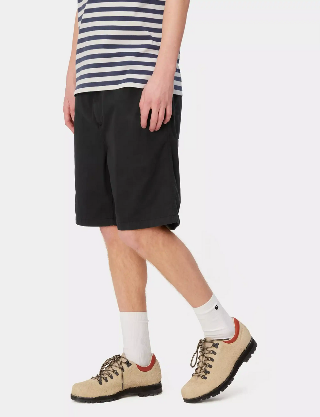 Black shorts with elastic waist and side pockets, relaxed straight cut