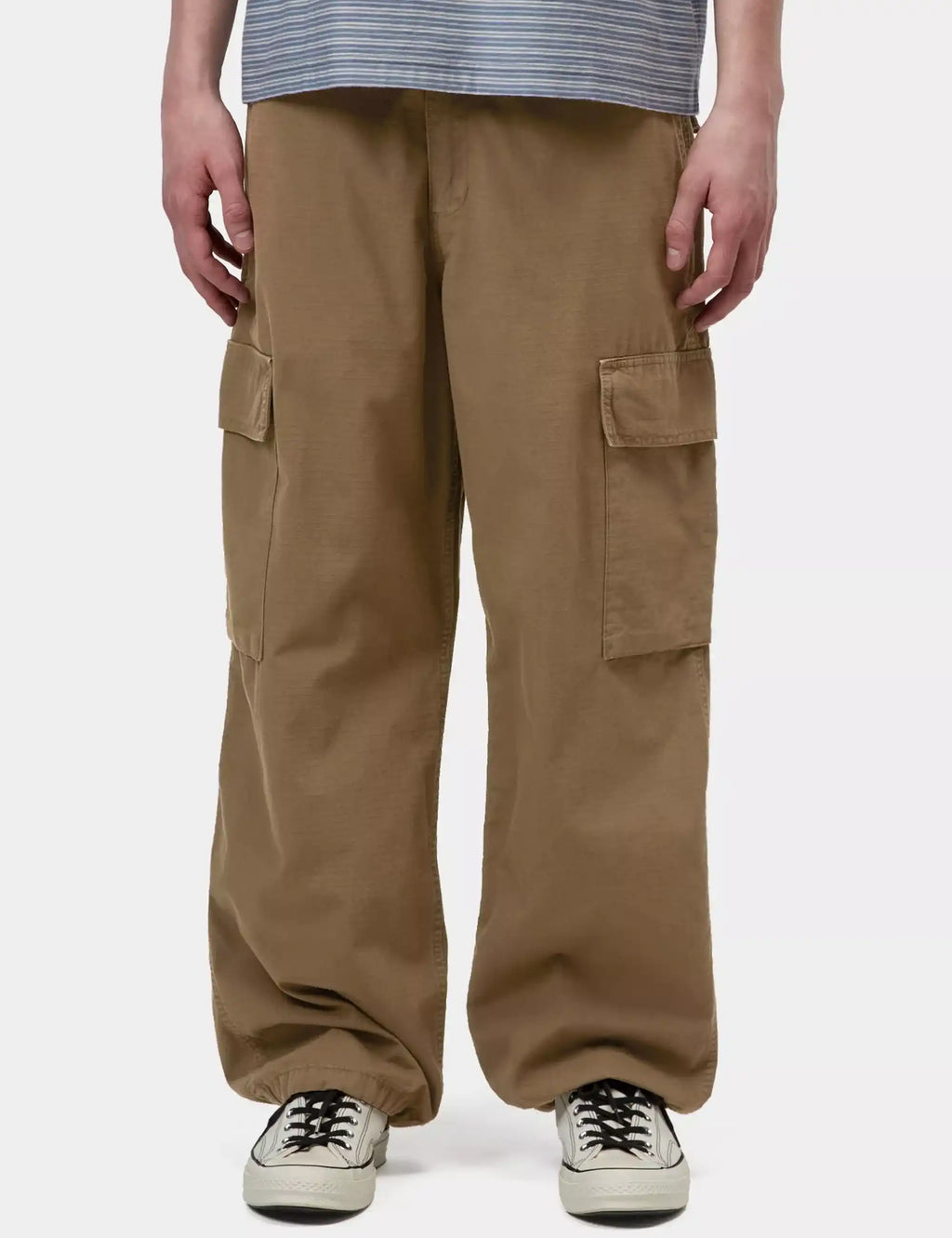 Dark beech cargo pants with side and flap pockets, relaxed fit