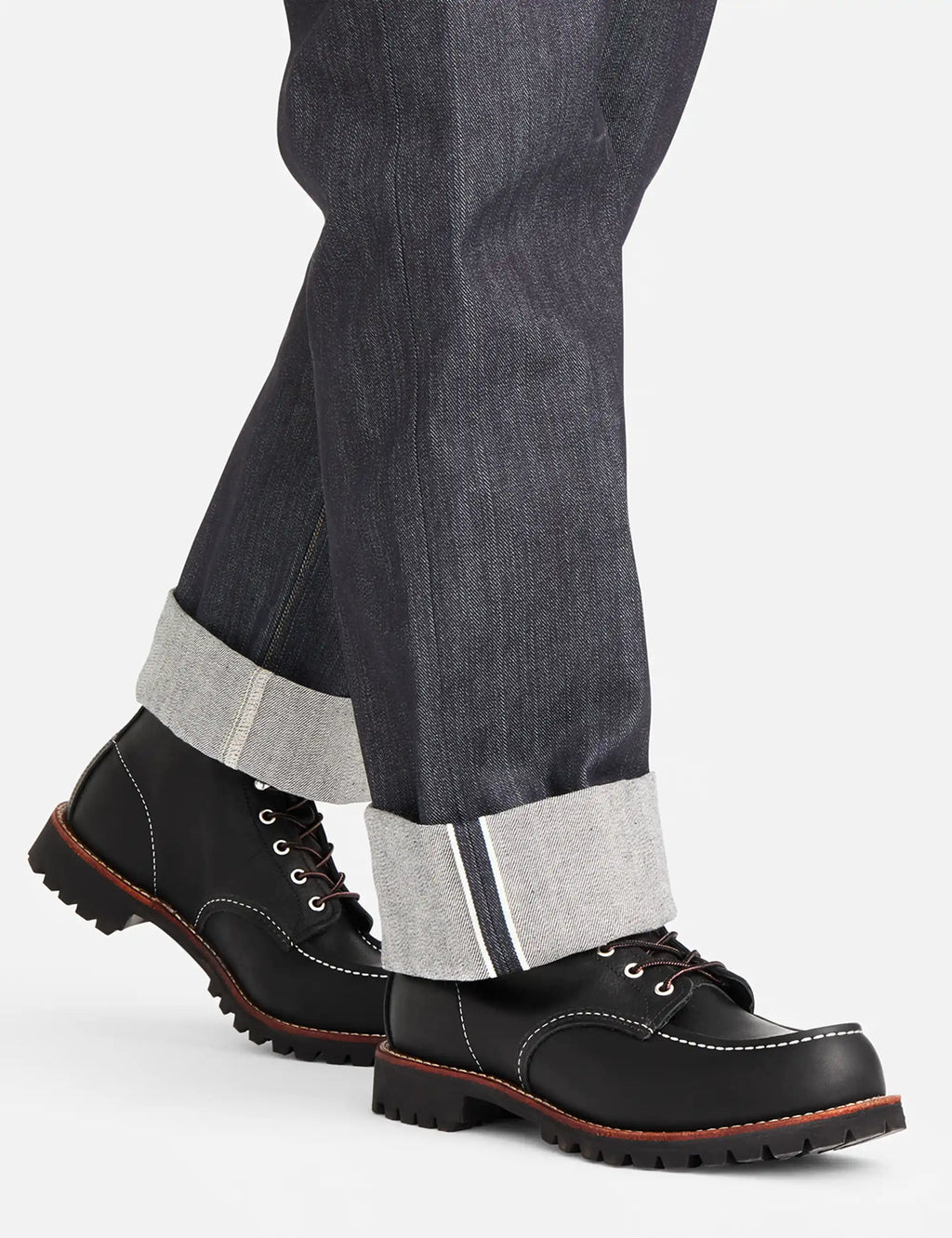 2949D Heritage Roughneck 6" Moc Toe Boot - Black Oil Slick Leather