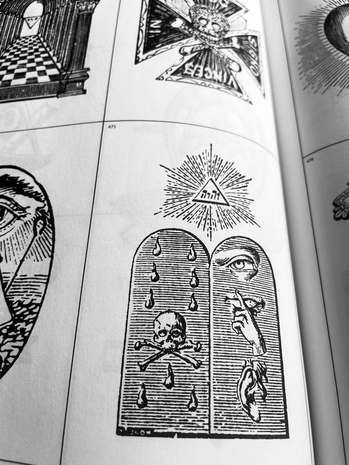 Vault Editions UK Symbols & Emblems: An Image Archive for Artists & Designers