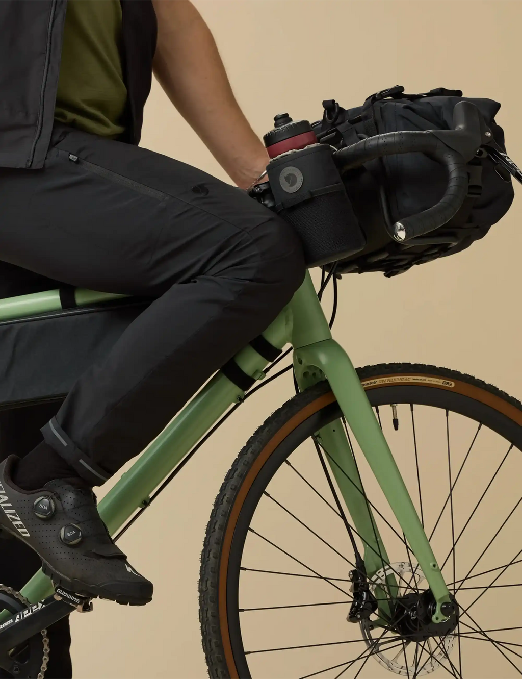 Hoja snack bag on bicycle frame with zippered pocket and round logo patch