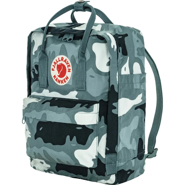 Fjällräven Kånken backpack with blue-gray camouflage print and front zip pocket