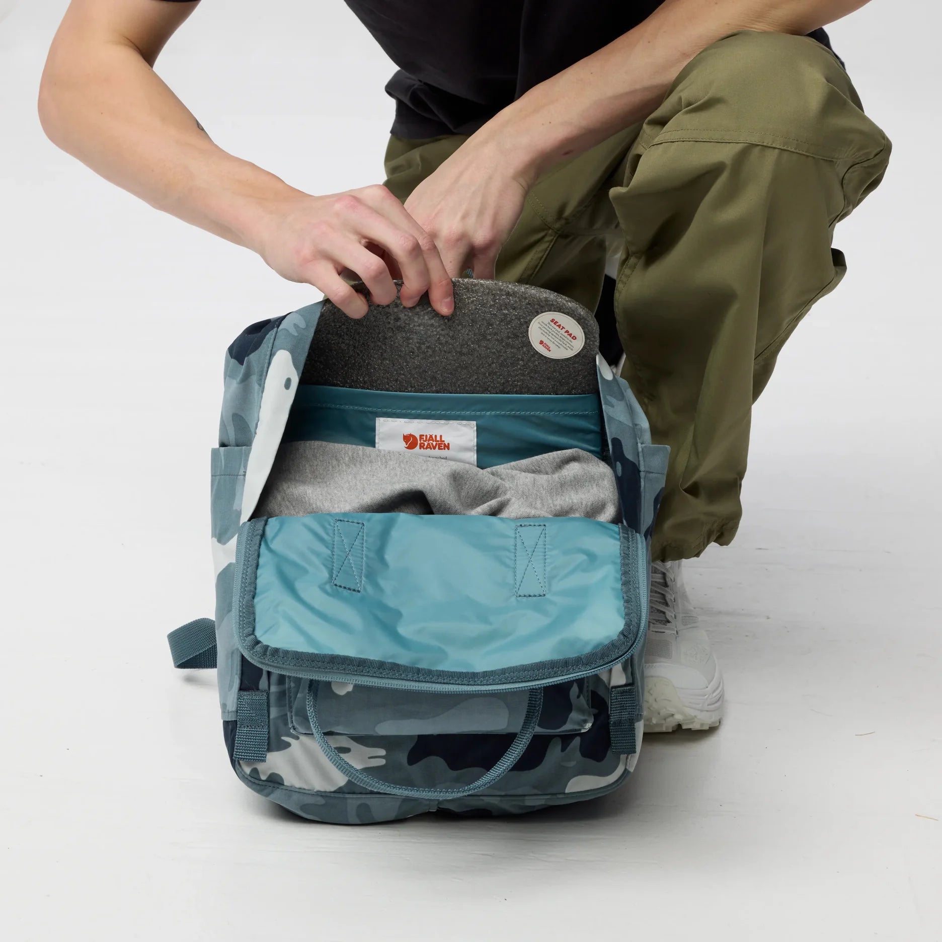 Fjallraven Kanken Graphics Classic Backpack - Chalk Rose-Hidden Animals